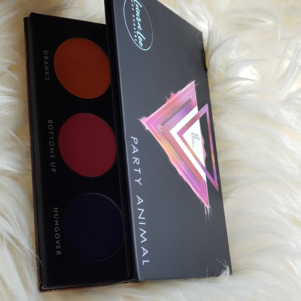 Eyeshadow - Picture 3 of 3